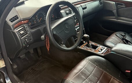 Mercedes-Benz E-Класс, 1997 год, 400 000 рублей, 3 фотография