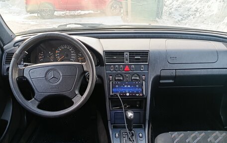 Mercedes-Benz C-Класс, 1998 год, 250 000 рублей, 3 фотография