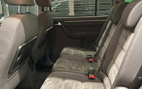 Volkswagen Touran III, 2011 год, 1 200 000 рублей, 11 фотография