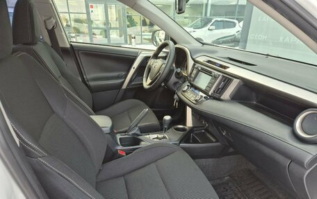 Toyota RAV4, 2015 год, 1 950 000 рублей, 7 фотография