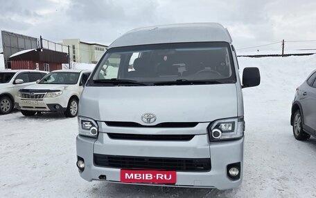 Toyota HiAce H200, 2014 год, 3 000 000 рублей, 1 фотография