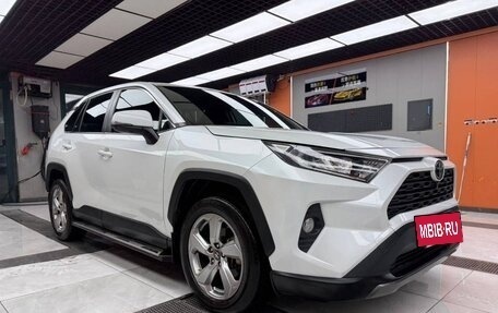 Toyota RAV4, 2021 год, 3 580 000 рублей, 2 фотография