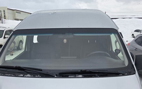 Toyota HiAce H200, 2014 год, 3 000 000 рублей, 4 фотография