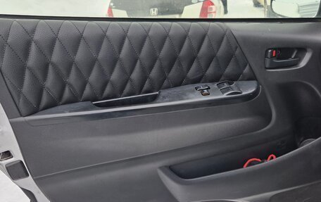 Toyota HiAce H200, 2014 год, 3 000 000 рублей, 11 фотография