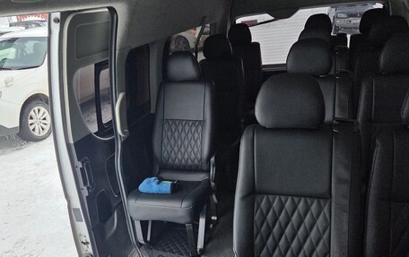 Toyota HiAce H200, 2014 год, 3 000 000 рублей, 13 фотография