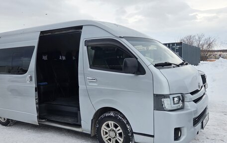 Toyota HiAce H200, 2014 год, 3 000 000 рублей, 3 фотография
