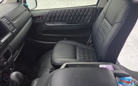 Toyota HiAce H200, 2014 год, 3 000 000 рублей, 15 фотография