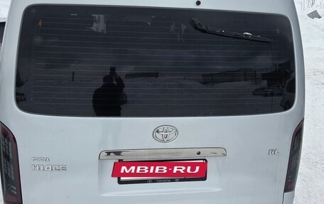 Toyota HiAce H200, 2014 год, 3 000 000 рублей, 5 фотография