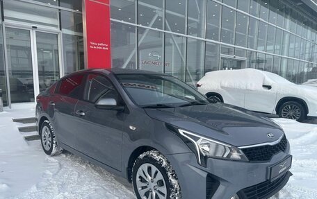 KIA Rio IV, 2021 год, 1 370 000 рублей, 3 фотография