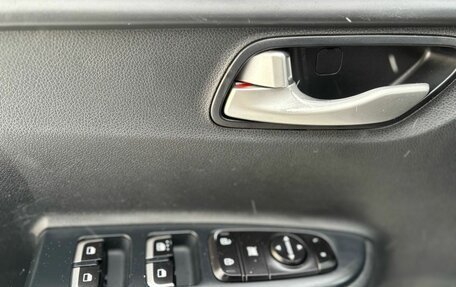 KIA Rio IV, 2021 год, 1 370 000 рублей, 12 фотография