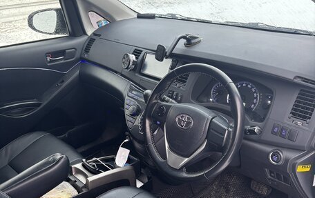 Toyota ISis I, 2013 год, 1 390 000 рублей, 29 фотография