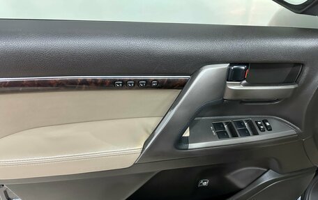 Toyota Land Cruiser 200, 2011 год, 3 550 000 рублей, 18 фотография