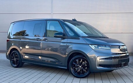 Volkswagen Multivan, 2023 год, 5 530 000 рублей, 4 фотография