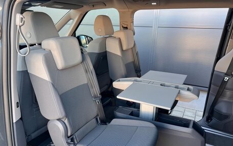 Volkswagen Multivan, 2023 год, 5 530 000 рублей, 19 фотография