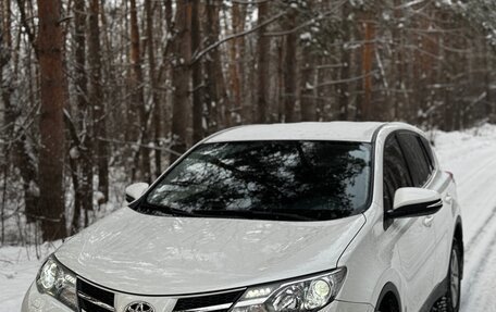 Toyota RAV4, 2015 год, 1 895 000 рублей, 2 фотография