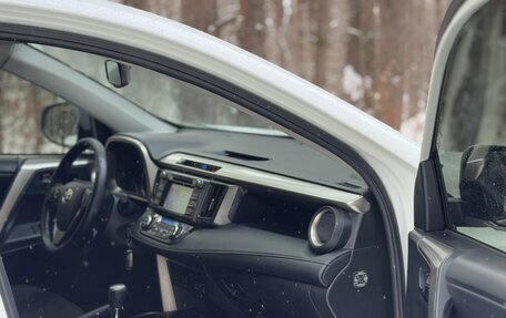 Toyota RAV4, 2015 год, 1 895 000 рублей, 12 фотография