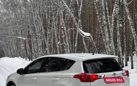 Toyota RAV4, 2015 год, 1 895 000 рублей, 4 фотография