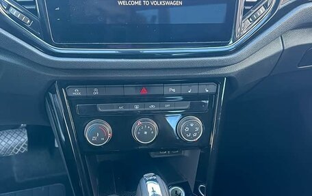 Volkswagen T-Roc I, 2023 год, 1 870 000 рублей, 7 фотография