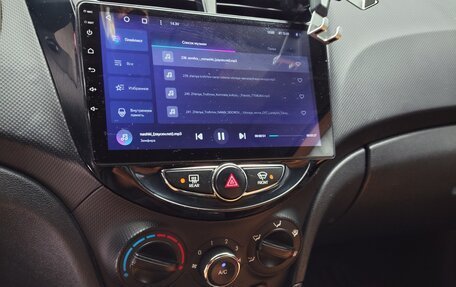 Hyundai Solaris II рестайлинг, 2012 год, 595 000 рублей, 8 фотография