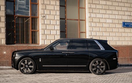 Rolls-Royce Cullinan, 2021 год, 33 000 000 рублей, 5 фотография