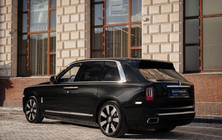 Rolls-Royce Cullinan, 2021 год, 33 000 000 рублей, 3 фотография