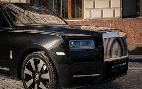 Rolls-Royce Cullinan, 2021 год, 33 000 000 рублей, 12 фотография