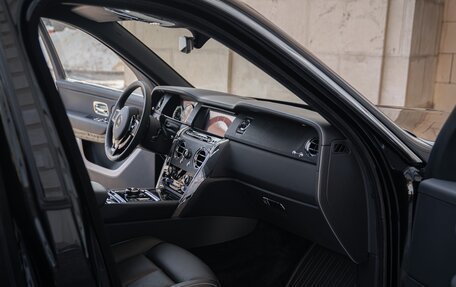 Rolls-Royce Cullinan, 2021 год, 33 000 000 рублей, 16 фотография