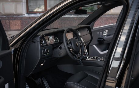 Rolls-Royce Cullinan, 2021 год, 33 000 000 рублей, 17 фотография