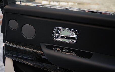 Rolls-Royce Cullinan, 2021 год, 33 000 000 рублей, 25 фотография