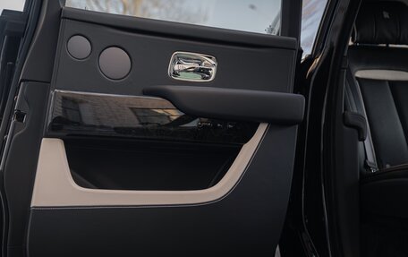 Rolls-Royce Cullinan, 2021 год, 33 000 000 рублей, 28 фотография