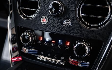 Rolls-Royce Cullinan, 2021 год, 33 000 000 рублей, 27 фотография