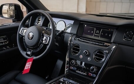 Rolls-Royce Cullinan, 2021 год, 33 000 000 рублей, 18 фотография