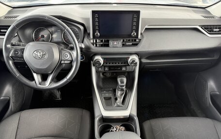 Toyota RAV4, 2019 год, 2 780 000 рублей, 12 фотография