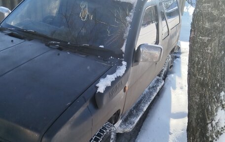 Nissan Terrano II рестайлинг, 1992 год, 340 000 рублей, 4 фотография