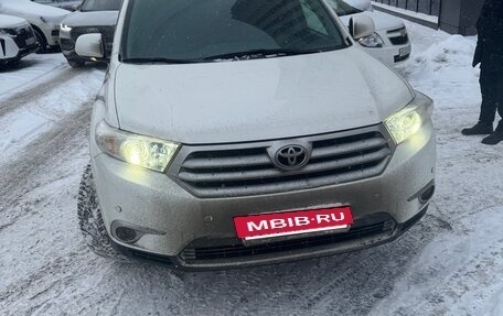 Toyota Highlander III, 2011 год, 1 700 000 рублей, 5 фотография