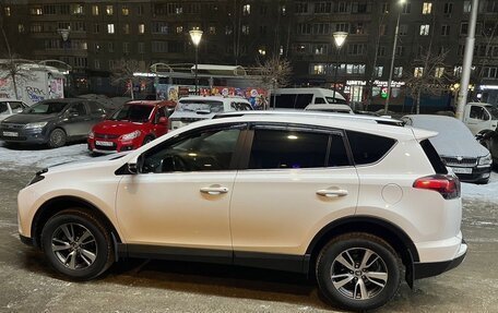 Toyota RAV4, 2018 год, 2 700 000 рублей, 3 фотография