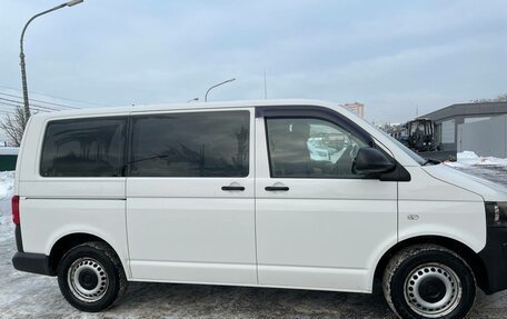 Volkswagen Caravelle T5, 2013 год, 2 200 000 рублей, 2 фотография