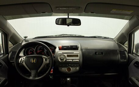 Honda Jazz I рестайлинг, 2006 год, 600 000 рублей, 19 фотография