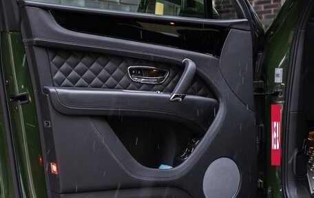 Bentley Bentayga I, 2018 год, 11 390 000 рублей, 15 фотография