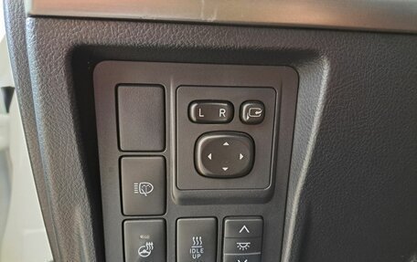 Toyota Land Cruiser Prado 150 рестайлинг 2, 2017 год, 4 699 000 рублей, 24 фотография