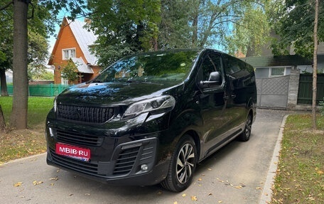 Peugeot Traveller I, 2022 год, 4 000 000 рублей, 1 фотография
