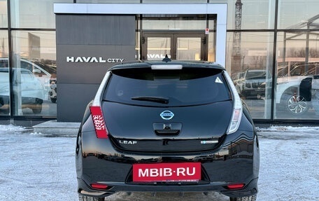 Nissan Leaf I, 2017 год, 955 000 рублей, 5 фотография