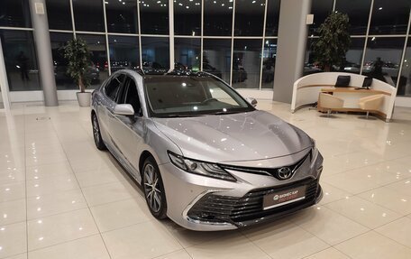 Toyota Camry, 2023 год, 3 820 000 рублей, 2 фотография