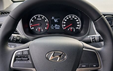 Hyundai Solaris II рестайлинг, 2018 год, 2 000 000 рублей, 3 фотография