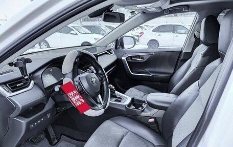 Toyota RAV4, 2024 год, 4 000 000 рублей, 16 фотография