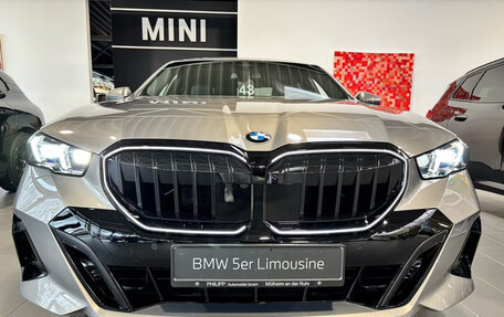 BMW 5 серия, 2024 год, 6 950 000 рублей, 2 фотография