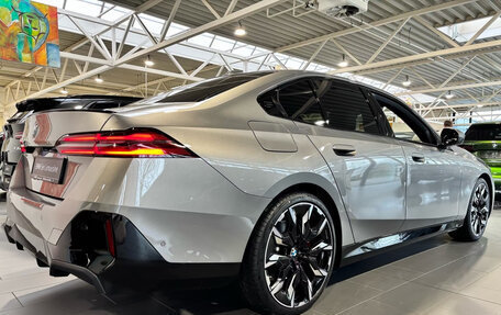 BMW 5 серия, 2024 год, 6 950 000 рублей, 4 фотография