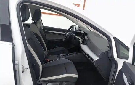 Volkswagen Golf VIII, 2022 год, 2 040 000 рублей, 13 фотография