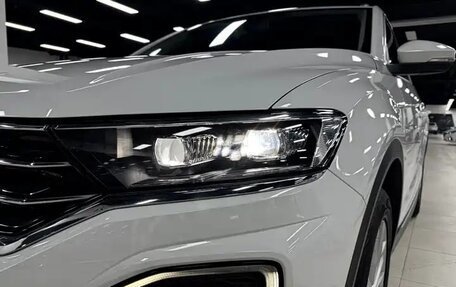 Volkswagen T-Roc I, 2022 год, 1 804 782 рублей, 2 фотография