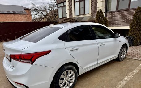 Hyundai Solaris II рестайлинг, 2017 год, 900 000 рублей, 3 фотография